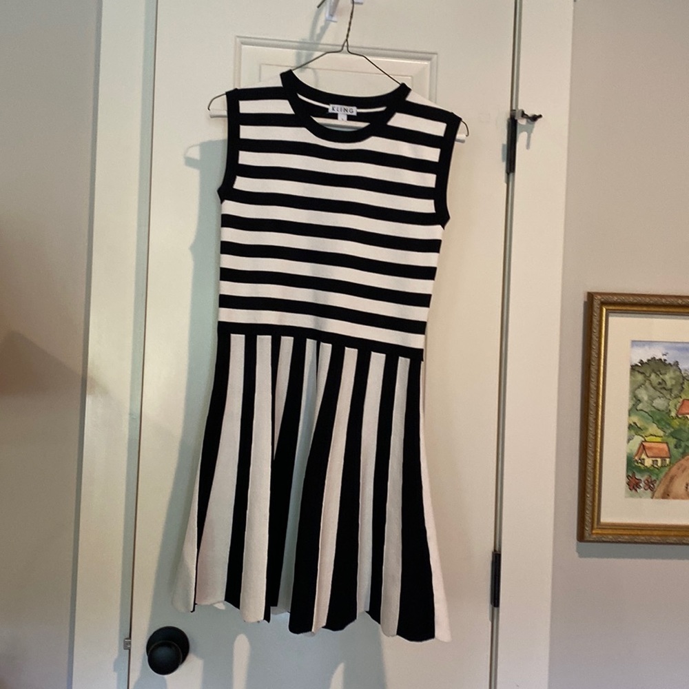 Adorable black and white dress. Light weight knit.